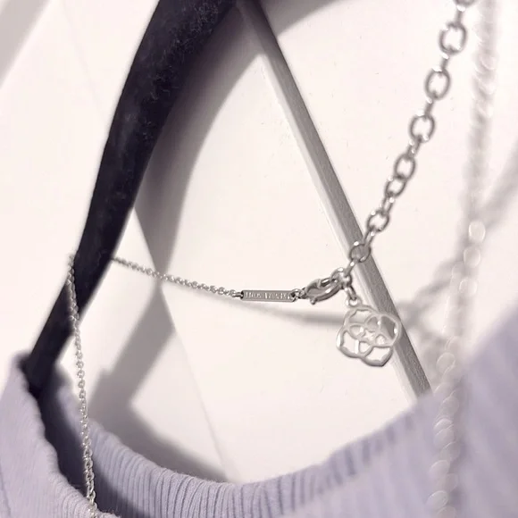 EUC [Kendra Scott] Cory Faceted Gray Translucent Stone Silver Pendant Necklace - Picture 12 of 12